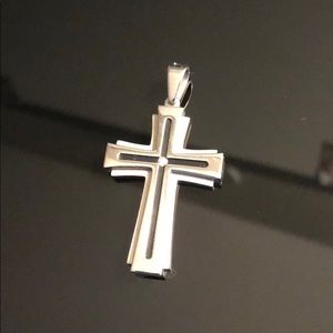 Men’s sliver cross pendant
